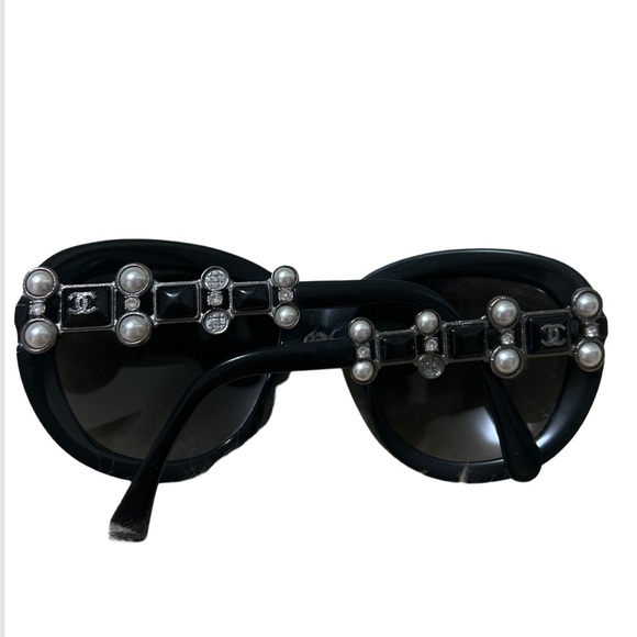 *USED CHANEL limited edition Pearl Crystal Bijoux Polarized Sunglasses Black - Picture 3 of 10